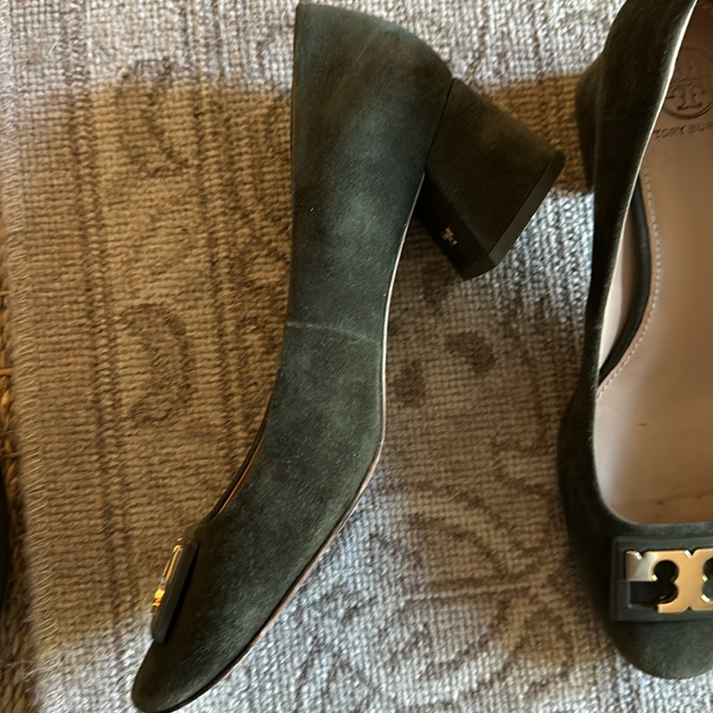Tory Burch Olive Heels with Metallic Accents - Picture 2 of 4